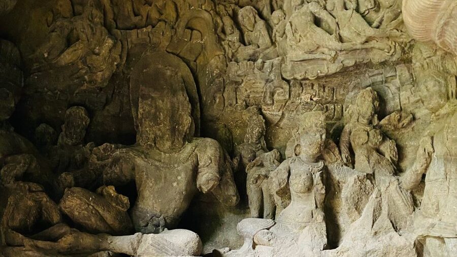 Mumbai: Elephanta Island and Elephanta Caves Guided Tour - Why the small group matters inside the caves