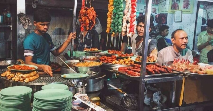 Mumbai: Evening Local Street Food Tour with Sightseeing - The night drive adds Mumbai’s famous landmarks