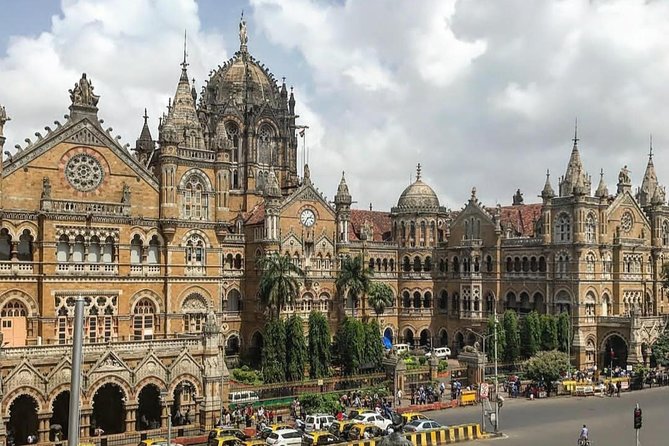 Mumbai Gems: 2-Day Private Tour with Elephanta, Slum & Dabbawala - Day one starts with the dabbawalas at Churchgate