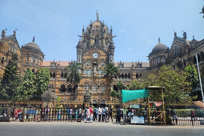 Mumbai Heritage Walk and Elephanta Caves Experience - Reading the Shiva carvings inside the caves