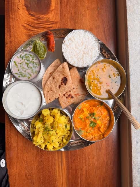 Mumbai: Indian Cooking Class & Cultural Delights - A Mumbai cooking class that begins at the market