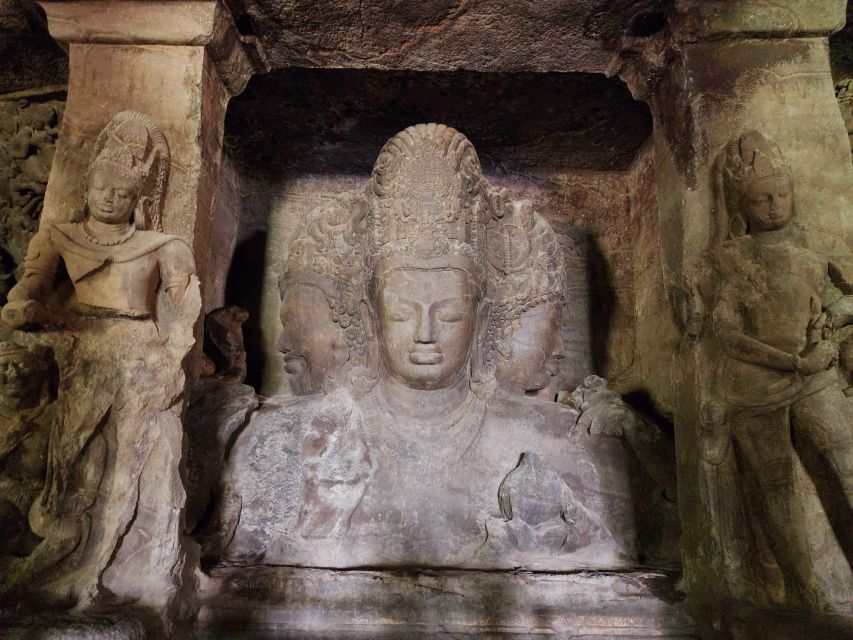 Mumbai: Kanheri Buddhist Caves & Moanstry Guided Tour - Entering the ancient Kanheri complex