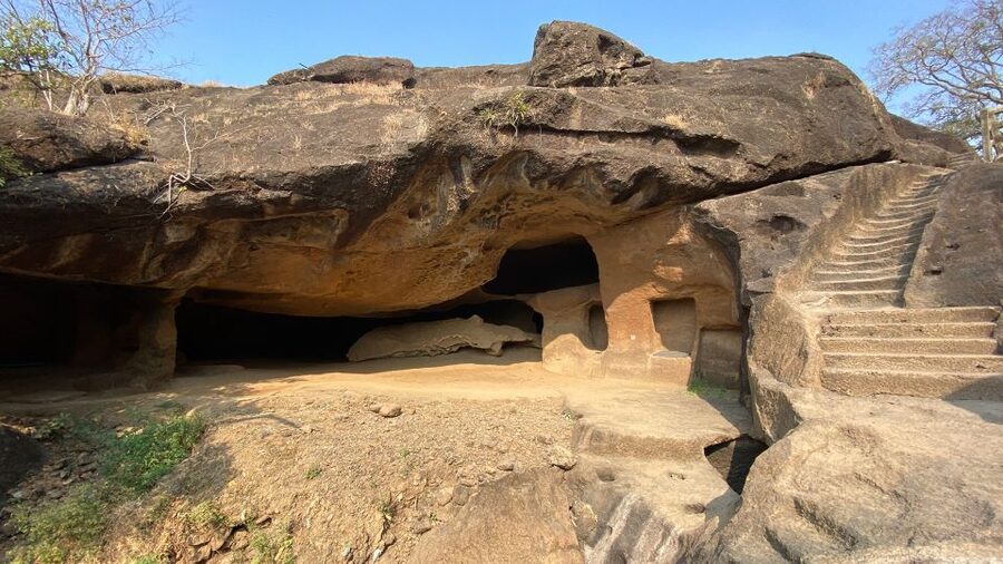 Mumbai: Kanheri Caves and The Golden Pagoda Temple - Walking through the Kanheri Caves