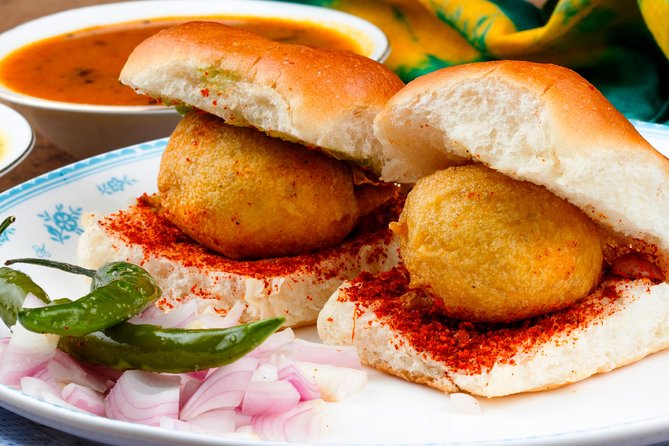 Mumbai Local with Street Food Tour in Private Vehicle - A private ride through South Mumbai