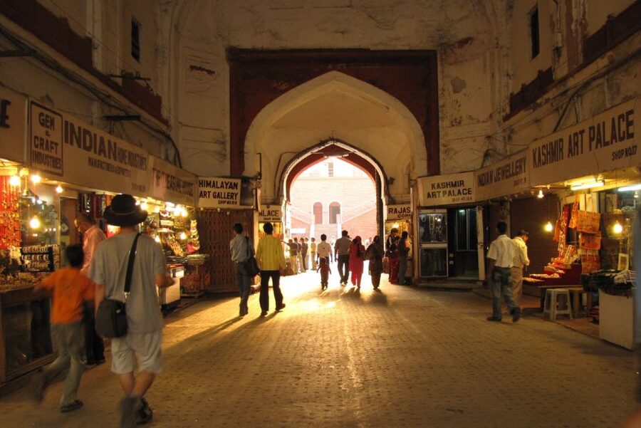 Mumbai: Magical Markets Tour - Chor Bazaar and the reality of shopping