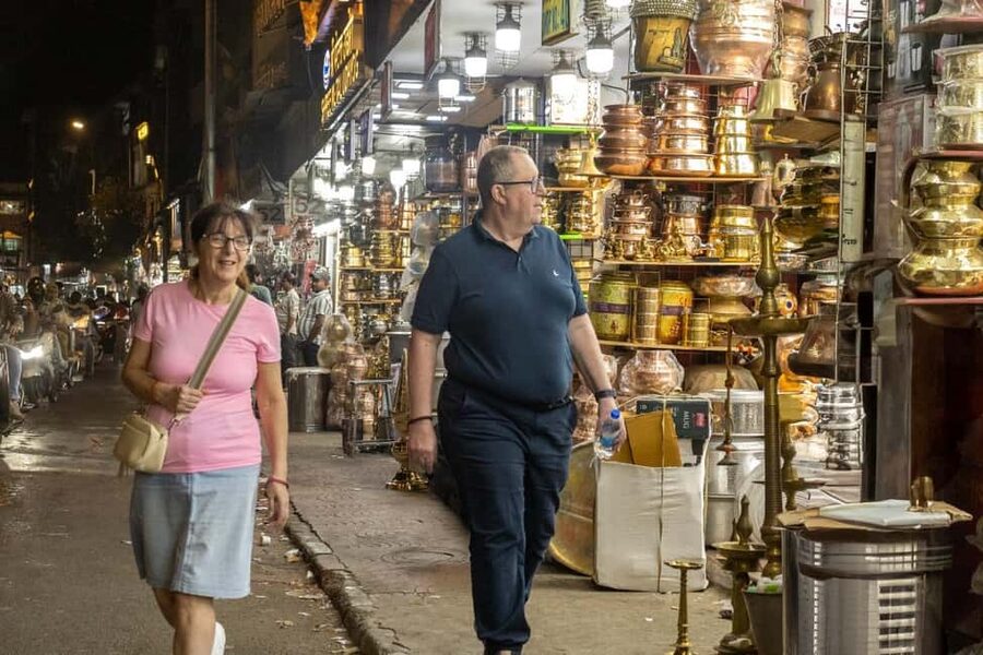 Mumbai Market and Temple Tour With Cow Shelter Visit - Mangaldas Market and the working side of fashion