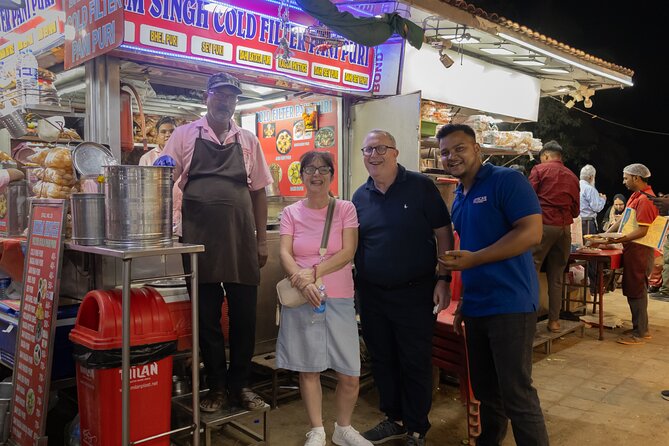 Mumbai Market and Temple Tour With Local Street Food - Chira Bazaar and old Mumbai craftsmanship