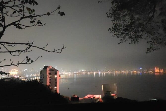 Mumbai Night Sightseeing Tour - Gateway of India and the Taj Mahal Palace