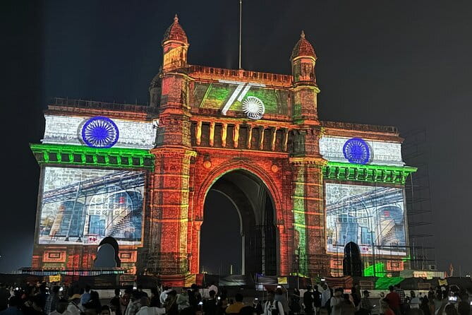 Mumbai Night Tour: Queen’s Necklace, Skyline & Heritage Lights - What the guides add to the ride