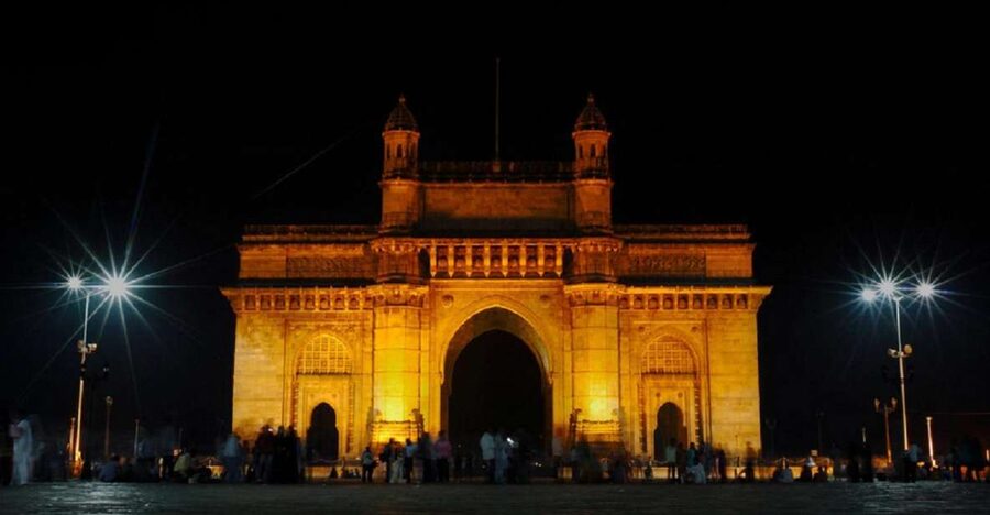 Mumbai Night Tour - Leaving Friends Colony in an air-conditioned car