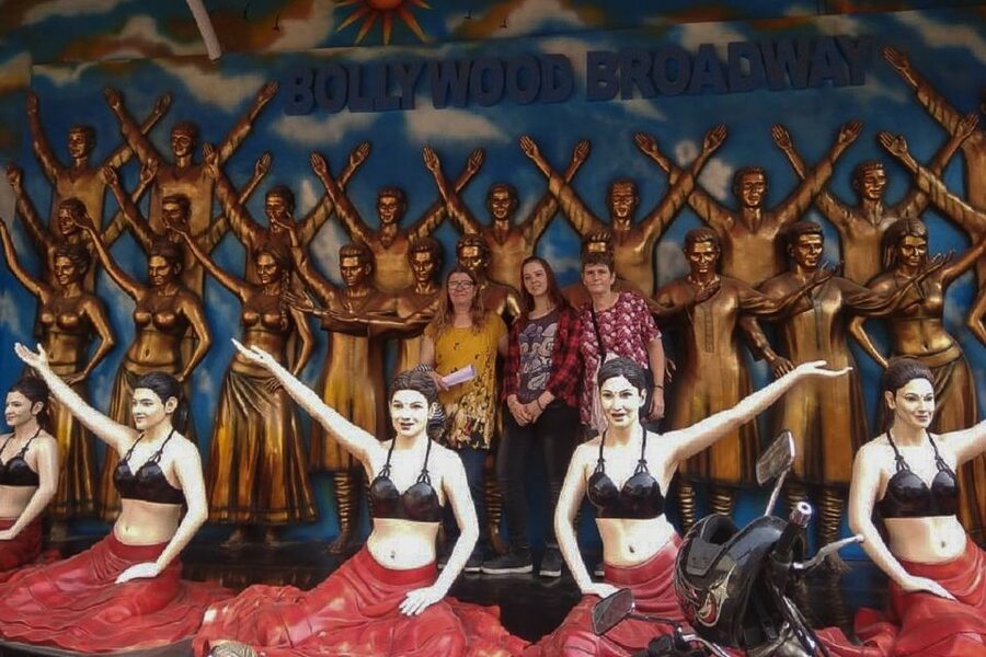 Mumbai: Private Bollywood Tour with Mumbai Sightseeing - Starting in a private car across Mumbai
