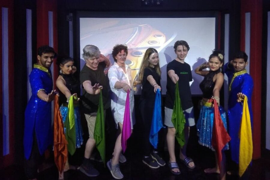 Mumbai: Private Bollywood Tour with Mumbai Sightseeing - What the $156 price includes