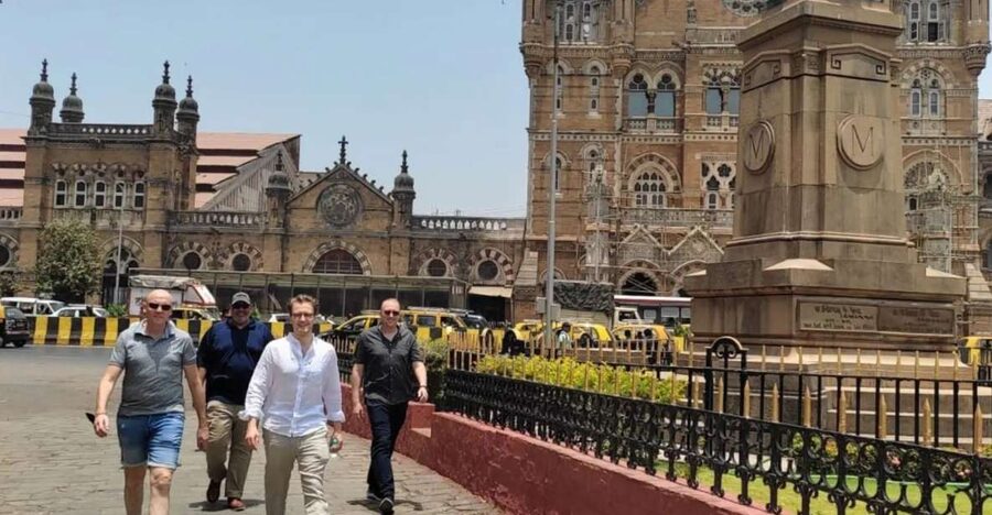 Mumbai: Private City sightseeing and Dharavi Slum Tour - Two Mumbais in one long day