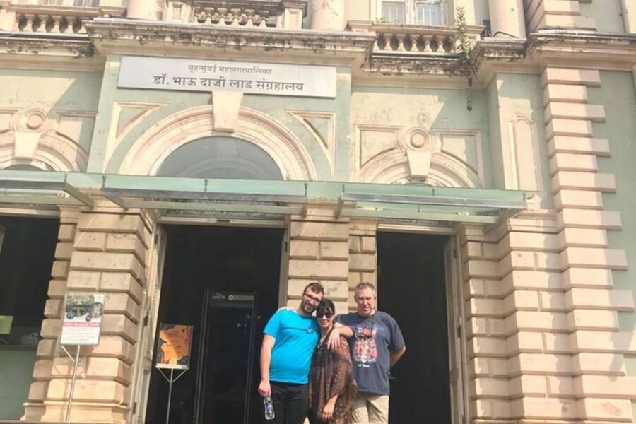Mumbai: Private custom tour with a local guide - Hotel pickup and the meeting point