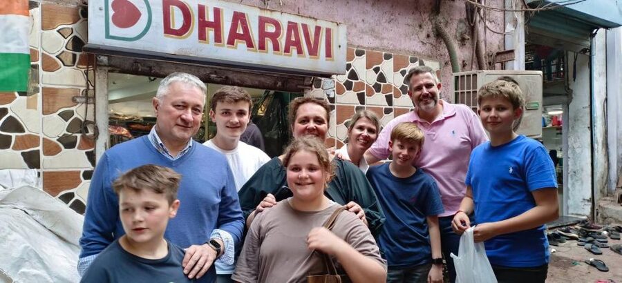Mumbai: Private Dharavi Slum Tour by a Local with Pickup - What the private format changes