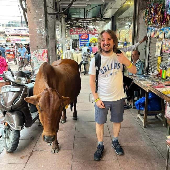 Mumbai: Private Dhobi Ghat Laundry & Slum Tour with Pickup - Why Dhobi Ghat is a fitting place to begin