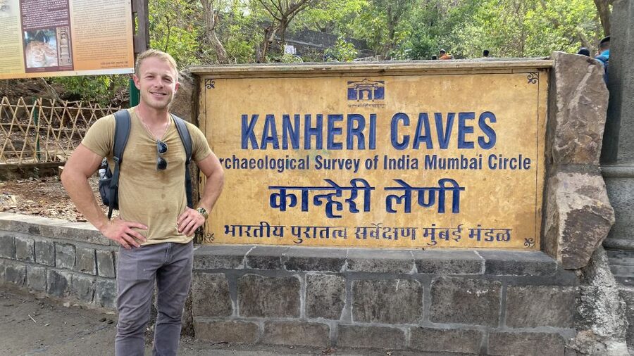 Mumbai: Private Kanheri Caves Guided Tour - Entering a national park before reaching the caves