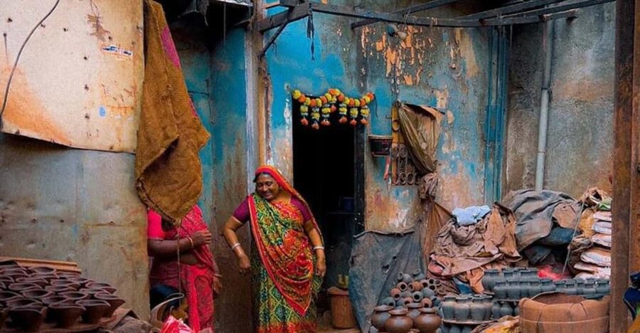 Mumbai: Private Slum and Sightseeing Full-day tour - Banganga Tank and the Jain Temple