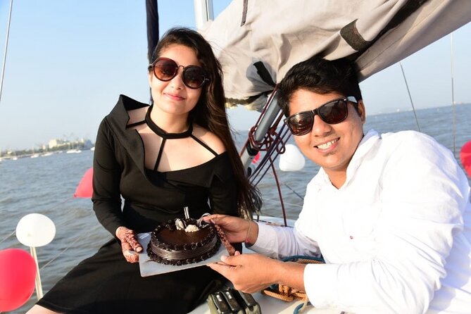 Mumbai Private Sunrise/Sunset Sailing 8ppl Boat Tour - Leaving the Gateway of India by dingy