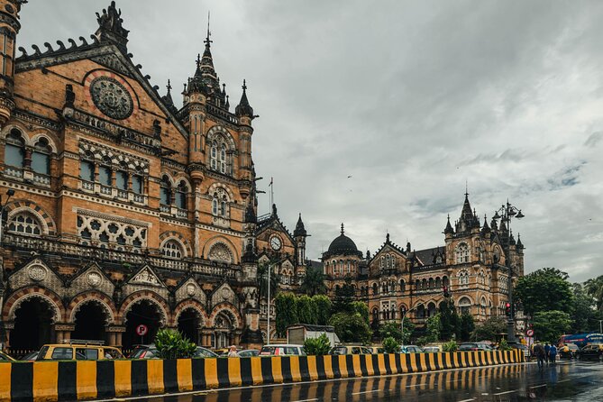 Mumbai Sightseeing Tour - Hanging Garden and the view toward Malabar Hill