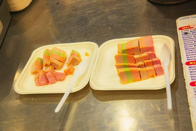 Mumbai: Street Food and Night Markets Tour - The train ride and the city between bites