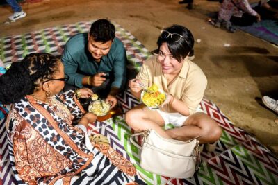 Mumbai Street Food & Bazaar Tour with Local Transport
