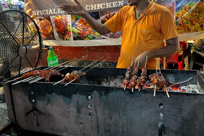 Mumbai Street Food & Bazaar Tour with Local Transport - Bhuleshwar Bazaar and its crowded lanes