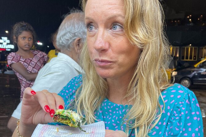 Mumbai Street Food & Beach Tour with 10+ Tastings - The final 30 minutes: dosa, pav bhaji, and dessert