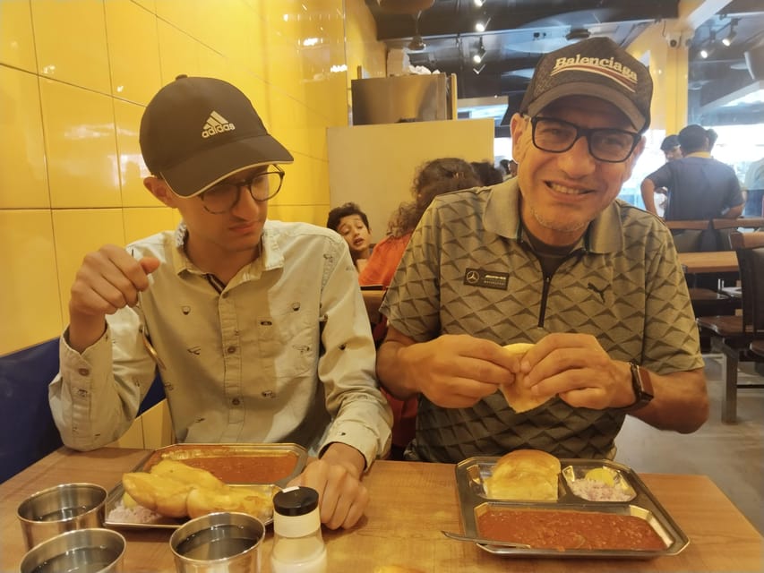 Mumbai: Street Food Tasting Tour - What the guides and group format add