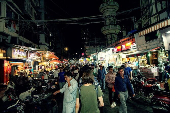 Mumbai Street Food & Temple Tour: Hidden Markets & Night Bazaar - The Hindu temple visit and the city after dark