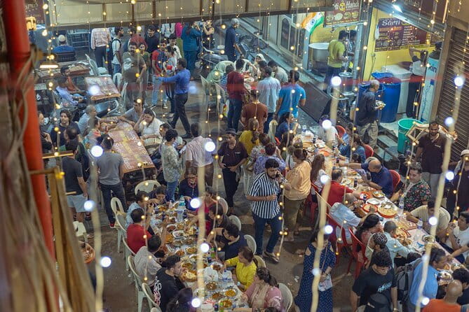 Mumbai Street Food & Temple Tour: Hidden Markets & Night Bazaar - Bhuleshwar Bazaar: bangles, spices, and tight market lanes