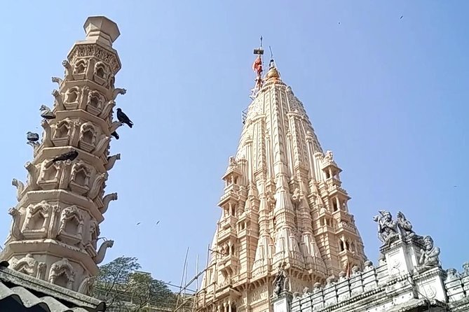 Mumbai Temple Tour in Private Vehicle - Babulnath and ISKCON Chowpatty