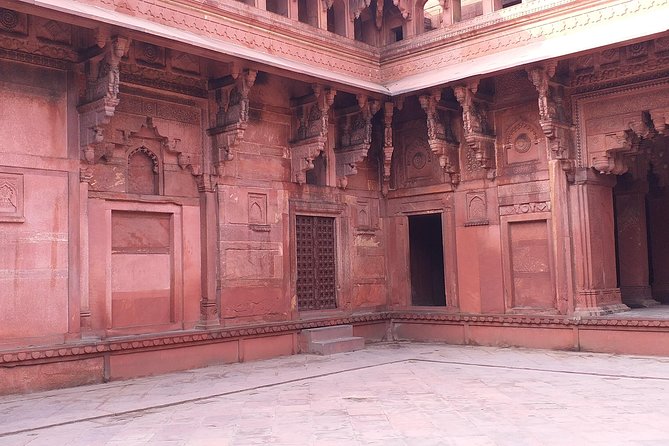 Mumbai to Agra Taj Mahal Day Trip with Return Flights and Lunch - The flight from Mumbai to Delhi