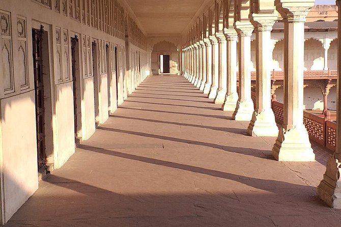 Mumbai to Agra Taj Mahal Day Trip with Return Flights and Lunch - Lunch and the practical detail you should confirm