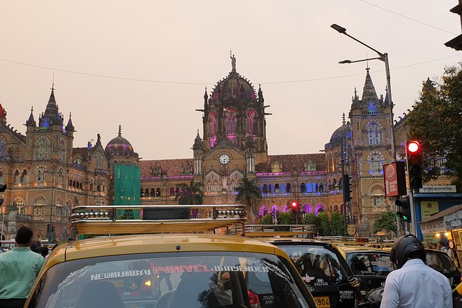 Mumbai Tour: The Most Famous Historical Spots By Car - Dhobi Ghat shows the city at work