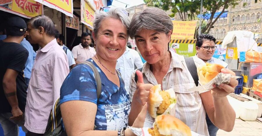 Mumbai Walking Tour with Local Snacks - Religious sites and everyday Mumbai