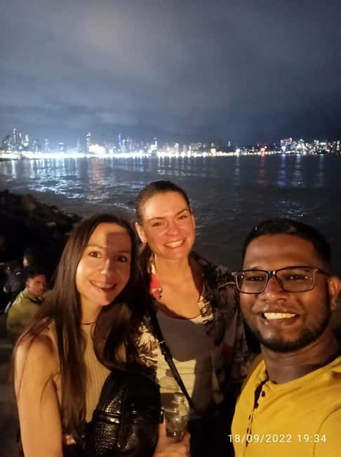 Night Tour: Mumbai’s Nights & Buzzing Bazaars - A private car makes a short evening count