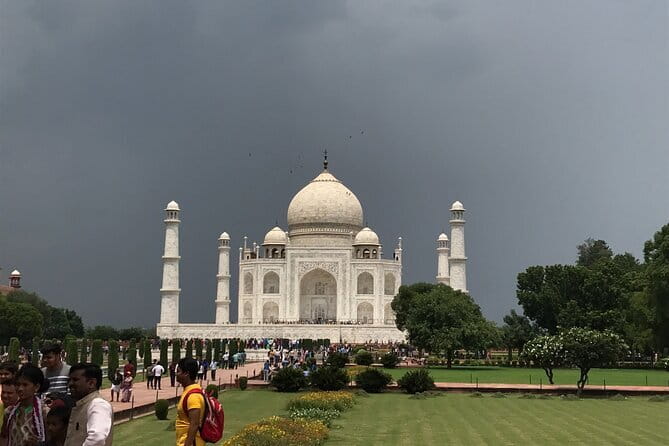 One-Day Private Taj Mahal Tour From Mumbai - Flying from Mumbai to Delhi
