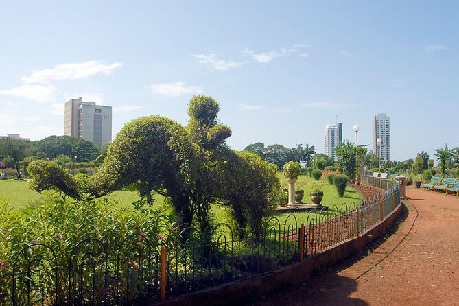 Private 8 Hours Mumbai City Sightseeing and Dharavi Slum Tour - Reading Mumbai’s British-era architecture