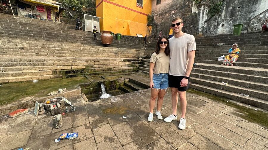 Private & Exclusive: Mumbai Sightseeing and Religious Trail - Markets, Laundry, and the Working City