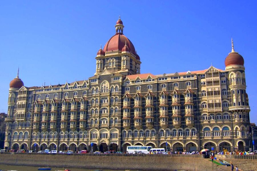 Private Exclusive Sightseeing Tour of Mumbai with Guide - What the guide and driver add