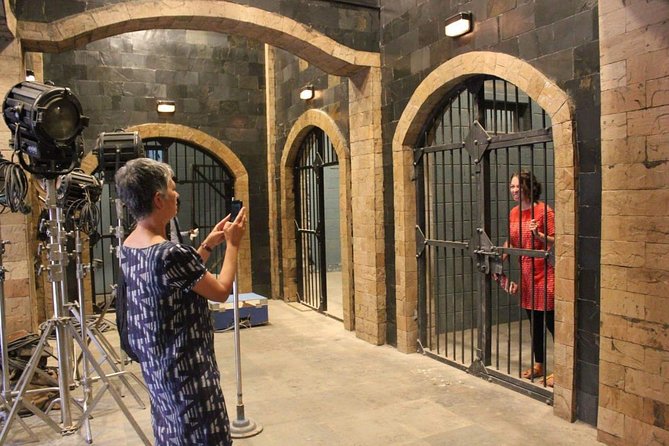 Private Mumbai City Tour and Bollywood Tours With Meal - Juhu Beach shows Mumbai at play