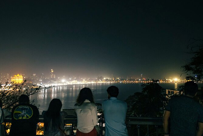 Private Mumbai Night Tour - Chowpatty Beach: Mumbai life with a plate of bhel puri