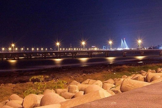 Private Street Food Tour with Mumbai Sightseeing Tour including AC vehicles - Why this food tour works after dark
