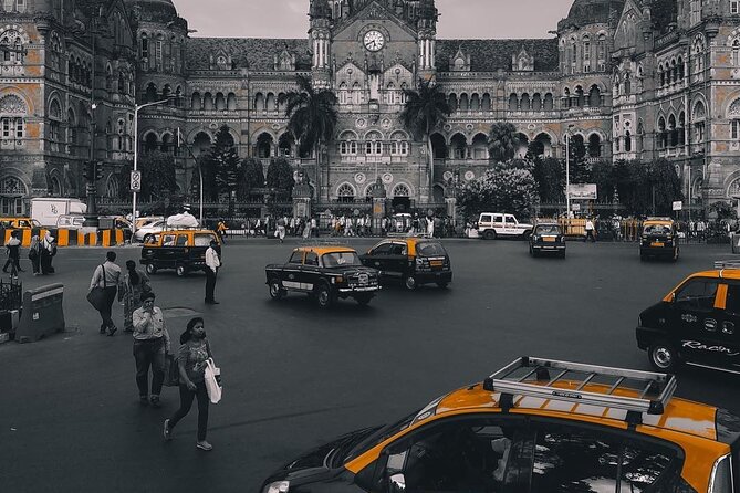 Private Tour in Mumbai Slum with Sightseeing - Crawford Market and Chhatrapati Shivaji Terminus