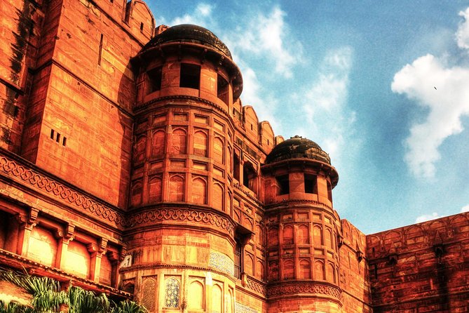 Same Day Taj Mahal and Agra Tour from Mumbai with Return Flights - Lunch at Pinch Of Spice