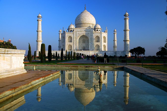 Same Day Tour from Mumbai to Taj Mahal and Agra With Flights - Lunch at Pinch of Spice