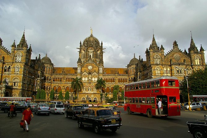 Sightseeing tour with Elephanta cave tour - CST, the university quarter, and Bombay High Court