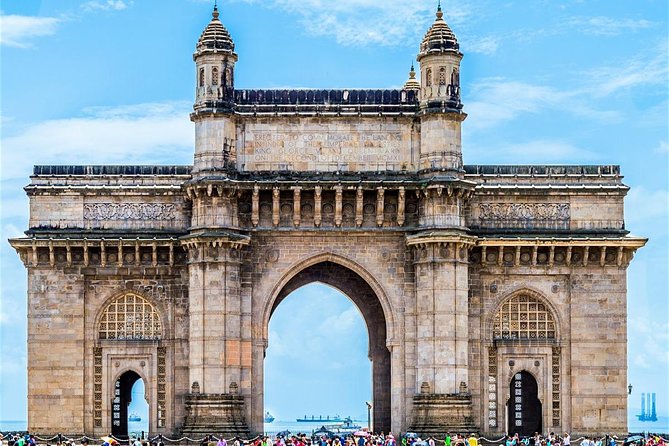 South Mumbai City with Dharavi Slum Tour in Private Vehicle - Marine Drive and Girgaum Chowpatty