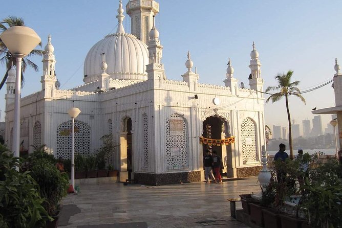 Spiritual & City Highlights: Private Mumbai Temple Tour by AC Car - Marine Drive and Hanging Garden